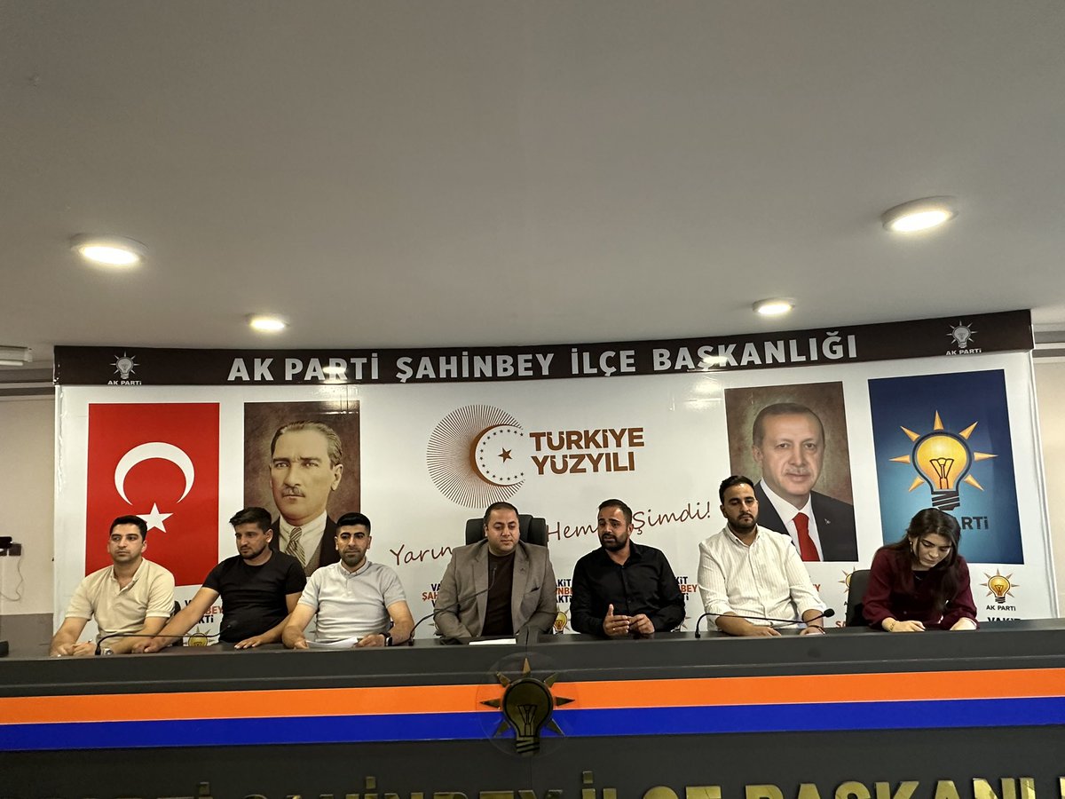 mikramarslan's tweet photo. “Yorulmadan çalışan gençlik, güçlü yarınların mimarıdır.”

Haftalık Olağan Toplantımızı İl Gençlik Kolları İlçe Koordinatörümüz Burak Bakar’ın Katılımıyla Gerçekleştirdik.

Toplantımız Hayırlara Vesile Olsun.🤲

@avyusufibis 
@osmannazlier 
@ferdisenel25 
@avmustafadurmus 
@BurakBakar277 
@AKGenclikGM 
@akgencsahinbey