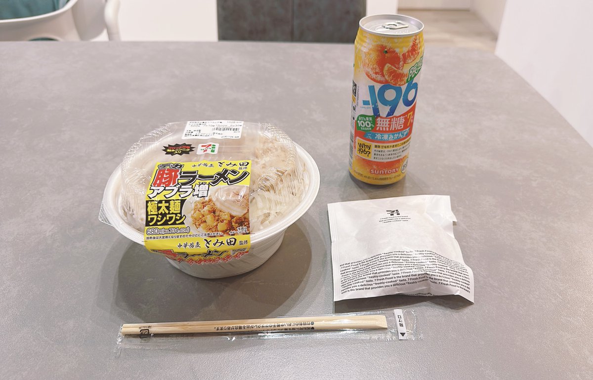 no_momo_bug's tweet photo. そろそろラーメンを食べる時間ですかね… https://t.co/E51NH6zdAa