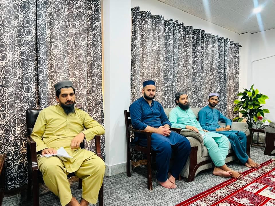 Jtarabiapk1975's tweet photo. لاہور: منتظم اعلیٰ جمعیت طلبہ عربیہ پاکستان برادر حافظ اعجاز الحق کی زیر صدرات مرکزی سیکرٹریٹ اچھرہ لاہور میں مرکزی باڈی کا ماہانہ اجلاس منعقد ہوا۔
ماہانہ کارکردگی کا جائزہ لیا گیا اور آئندہ کے اہداف پر تفصیلی گفتگو ہوئی۔ https://t.co/d3RmHSIqQQ