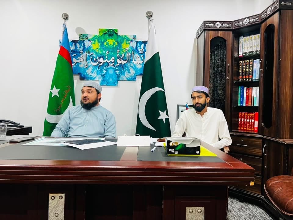 Jtarabiapk1975's tweet photo. لاہور: منتظم اعلیٰ جمعیت طلبہ عربیہ پاکستان برادر حافظ اعجاز الحق کی زیر صدرات مرکزی سیکرٹریٹ اچھرہ لاہور میں مرکزی باڈی کا ماہانہ اجلاس منعقد ہوا۔
ماہانہ کارکردگی کا جائزہ لیا گیا اور آئندہ کے اہداف پر تفصیلی گفتگو ہوئی۔ https://t.co/d3RmHSIqQQ