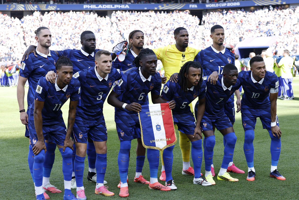 ActuFoot_'s tweet photo. 🚨 Jérôme Rothen 🇫🇷 : « NE PAS ALLER EN FINALE SERAIT UN ÉCHEC POUR L’ÉQUIPE DE FRANCE. ❌ 

Tu ferais moins bien que les deux précédents Mondiaux avec le Ballon d'Or et deux joueurs qui en sont des futurs potentiels. »

🎙️ @Rothensenflamme https://t.co/kNPhFJkSEU
