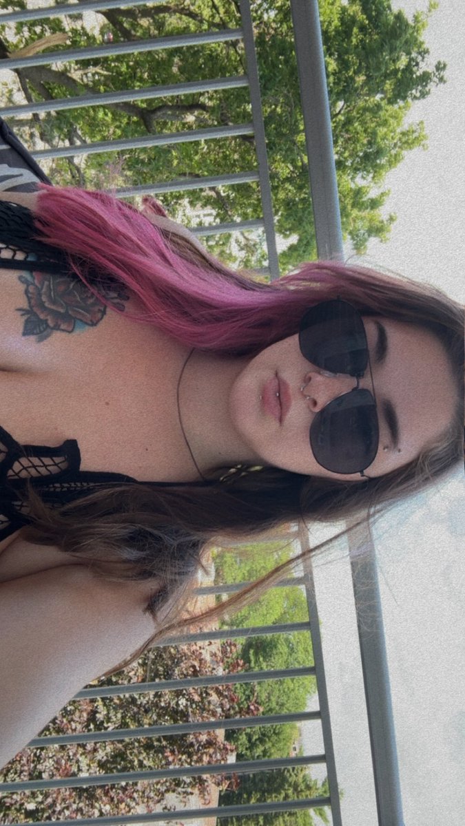 Undeadd_princxs's tweet photo. Swag 💅 who tryna jerk each other in the 7/11 parking lot https://t.co/Eo2mm3WlfC