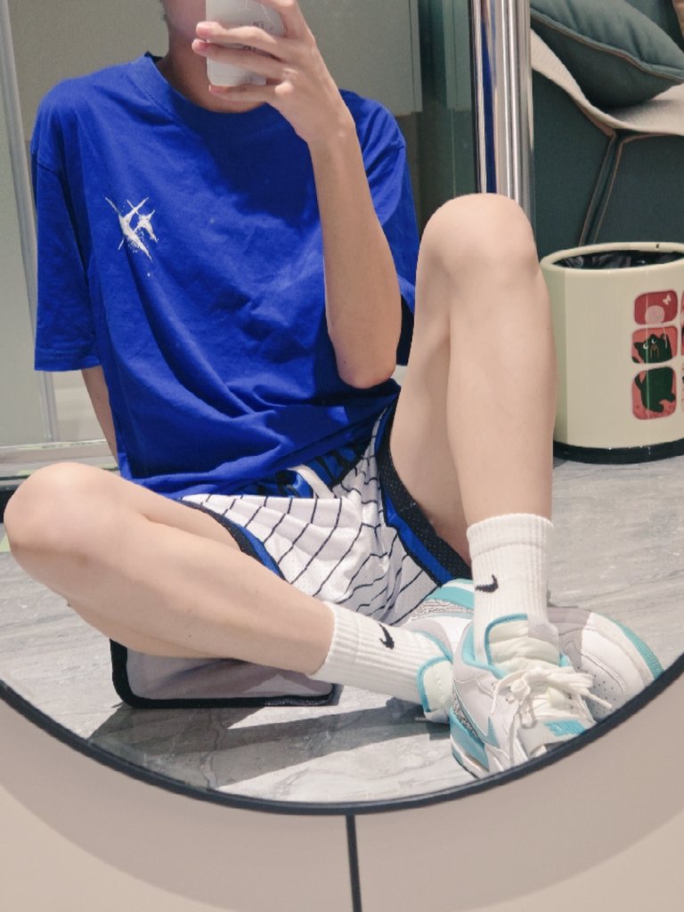 Lattebdsm's tweet photo. 人前vs人后 https://t.co/x6kcWsrGOC