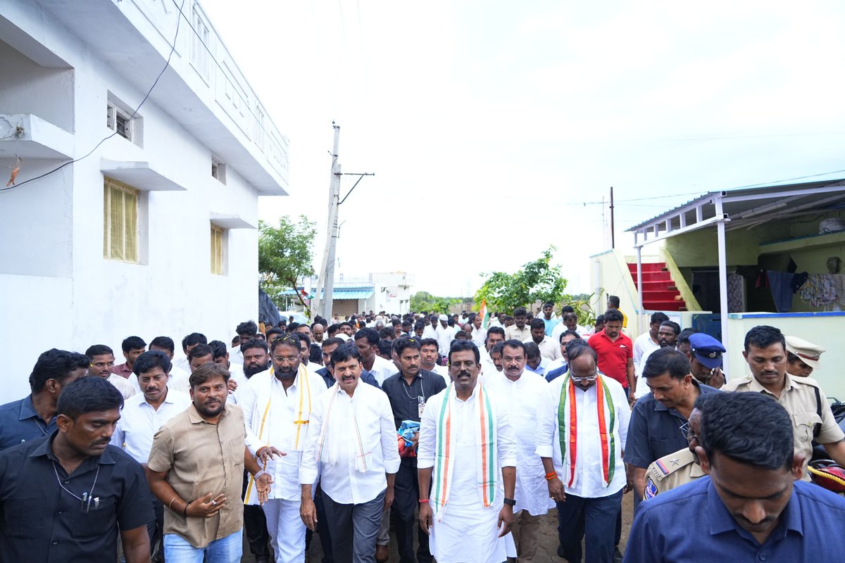 megmrmla's tweet photo. @INC_Ponguleti @Vakiti_srihari https://t.co/3kpXDQT4z7