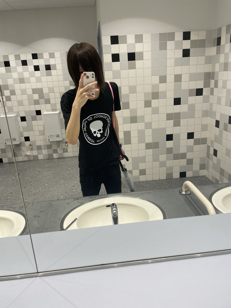 mokakintv's tweet photo. 彼女とライブ行ってきた https://t.co/a4vDi8Bm2Y