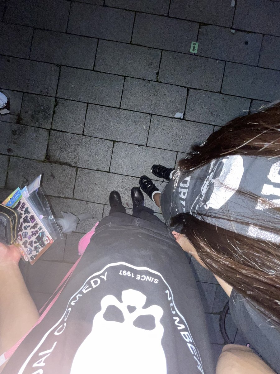 mokakintv's tweet photo. 彼女とライブ行ってきた https://t.co/a4vDi8Bm2Y