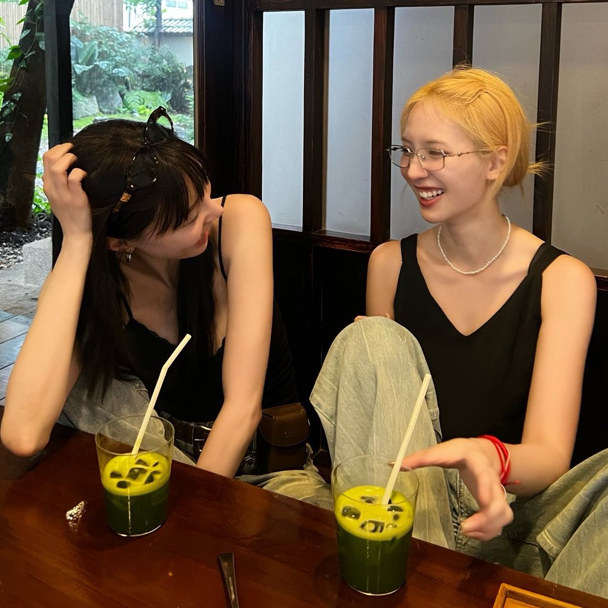 janxjingjing's tweet photo. GIRLFRIENDS GIRLFRIENDS GIRLFRIENDS 😭😭 https://t.co/Gl8BNTveOr