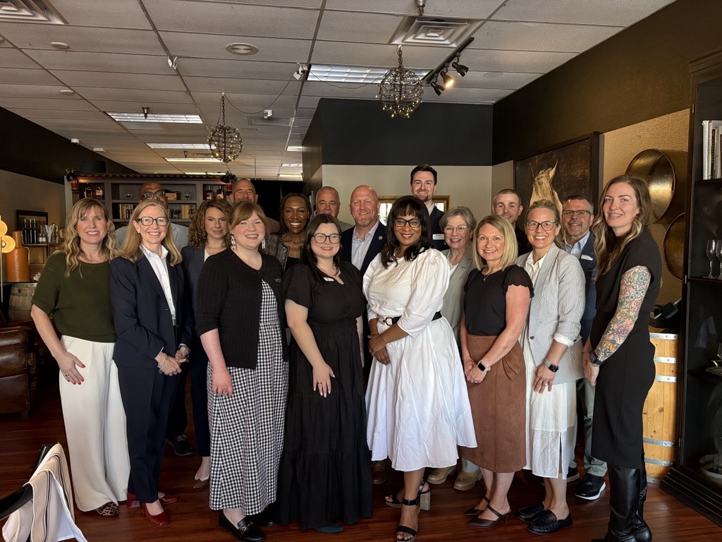 AmericasCUs's tweet photo. Oregon #CreditUnions and @GoWestCUA met with @RepBynum to discuss financial fraud, housing, and member-business lending improvements. #CUDifference https://t.co/PWhpTBiO58