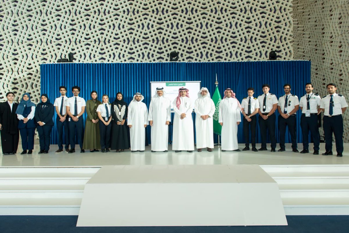 umajmaah's tweet photo. برعاية صاحب السمو الملكي الأمير سلطان بن سلمان بن عبدالعزيز آل سعود، مستشار خادم الحرمين الشريفين، رئيس مجلس أمناء الأكاديمية الوطنية للطيران، وبحضور رئيس #جامعة_المجمعة رئيس مجلس إدارة مركز سيفال السعودية، أ.د. صالح بن عبدالله المزعل، ومعالي د. أحمد بن فهد الفهيد، المشرف على الأكاديمية الوطنية للطيران؛ وقّعت الجامعة ممثلةً بمركز سيفال السعودية مذكرة تفاهم مع الأكاديمية الوطنية للطيران، لتعزيز التعاون في مجالات التعليم والتدريب، وبناء القدرات، والبحث والابتكار، والاستشارات، وتبادل الخبرات، وفتح آفاق جديدة للتكامل والشراكة، تحقيقاً للأهداف المشتركة ودعماً للتنمية المستدامة.