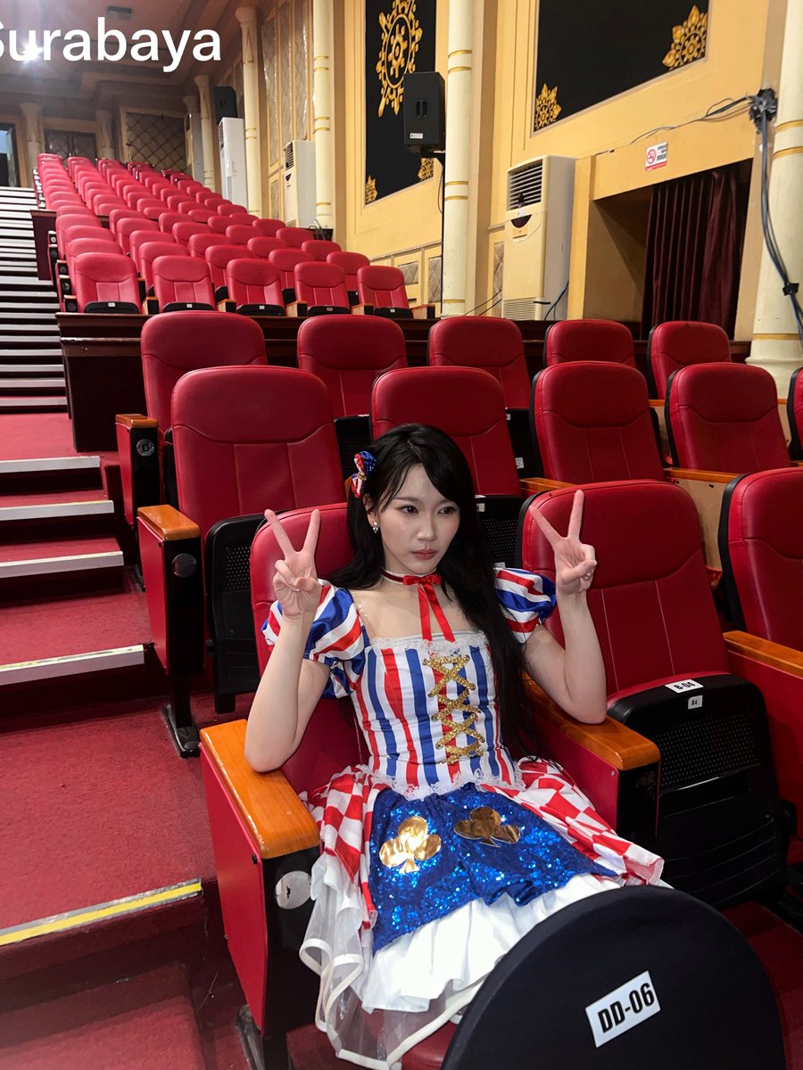 L_MarshaJKT48's tweet photo. Terimakasi yaa untuk semua usaha keras member, kakak2 staff dan tentunya kamu yang menyempatkan waktu untuk hadir! Truly an honor to be able to share this experience with all of you!

Thankyou Surabaya!
Thankyou Yogyakarta! https://t.co/exFWhlfMdm