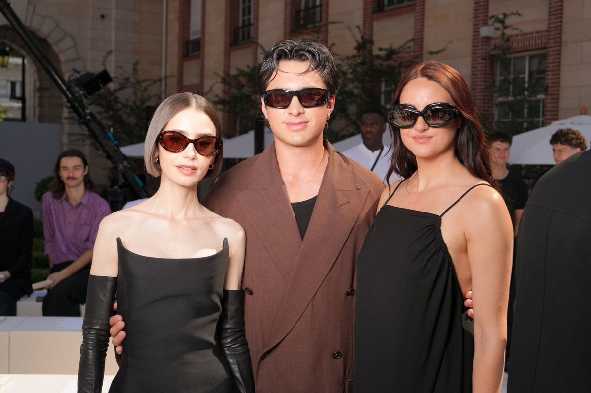 hudsonwonline's tweet photo. Hudson Williams with Lily Collins and Shailene Woodley for Balenciaga Couture 2026 

PFW | #HudsonxBalenciaga https://t.co/3RGFojMaUH