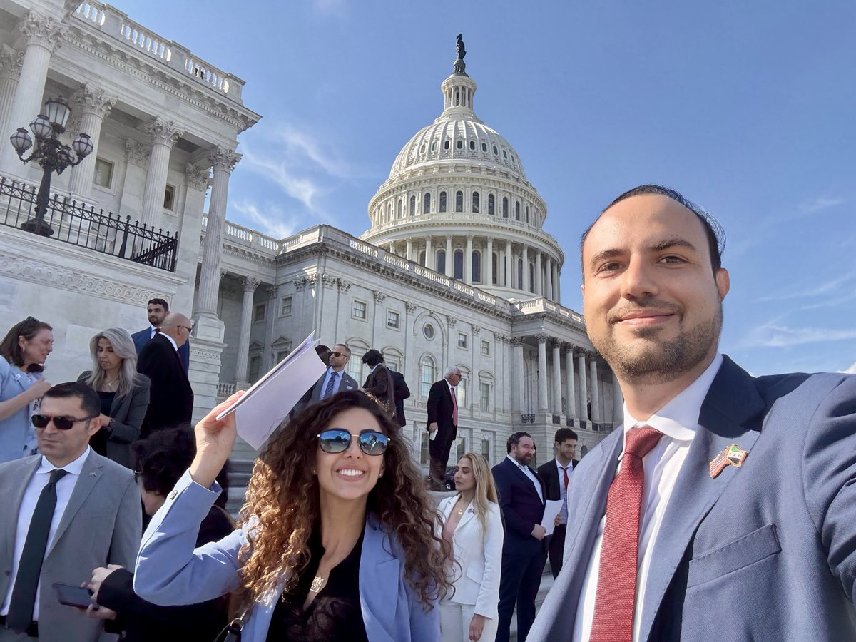 MhdAGhanem's tweet photo. أخبرتُ زملائي في المجلس السوريّ الأميركي العام الماضي، قبل أكثر من سنة، أنّي سأغادرُ منصبي يومَ انتهائنا من رفعِ جميع ألوان وأشكال وصنوف العقوبات على سورية واستقرار الأمور دوليّاً لصالح تثبيت سورية الجديدة وتمكين نصر ثورتها، وقد نجحنا بفضل الله وبهمّة الطيبين في كلّ ذلك، وأتى اليوم الذي لطااااالما انتظرته وحلمت به. الكرةُ اليوم في ملعب سورية والسوريين لبناءِ مستقبلٍ يليقُ بهذا البلد وبتضحياته وتضحياتنا طيلة خمس عشرة سنة. 
مغادرتي هي لمنصبٍ فقط، لا لبلدي الذي لن أتخلّى عنهُ أبداً، ولا لإخوةٍ وأخوات كِرام كانوا لا رفقاء الدرب فحسب بل وأهلاً وعائلة وبيتاً أيضاً، ولكنّي ولخمس عشرة سنةً متواصلة، وكما يعلمُ جميع من يعرفني عن قُرب، كنتُ كالراهب الذي انقطع تماماً عن كلّ شيء، وكانت الثورة—وبعدها حملاتنا لرفع العقوبات وتمكين سورية الجديدة— صومَعَتنا التي تبتّلنا فيها وذَهَلنا فيها عن كلّ الدنيا، والآن صارَ بوسعي خلعُ أردية الرهبانيّة والعودة للحياة الطبيعيّة شأني شأنَ أيّ إنسان آخر. 

سأظلّ متابعاً لبعض الملفّات التي بدأناها حتّى استكمالها وستبقى لي صفةٌ استشاريّةٌ مع المجلس الذي أتمنّى لهُ ولأسرته مزيداً من النجاح والتألّق. 

عندي أحلامٌ كثيرة على الصعيدين الشخصيّ والمهنيّ ظلّت مؤجّلةً طيلة عقدٍ ونصف من الزمن ذَهَبَت بأنفسِ سنينِ شبابنا، فادعوا الله لي أن أستطيع أن أدرِكَ شيئاً منها قبل أن أصبحَ عجوزاً في الغابرين! 

لكم ولسورية كلّ المحبّة وخالص الدعاء بالفلاح وبالظَفَرِ المُبين.

ابن سورية 
محمد علاء غاتم