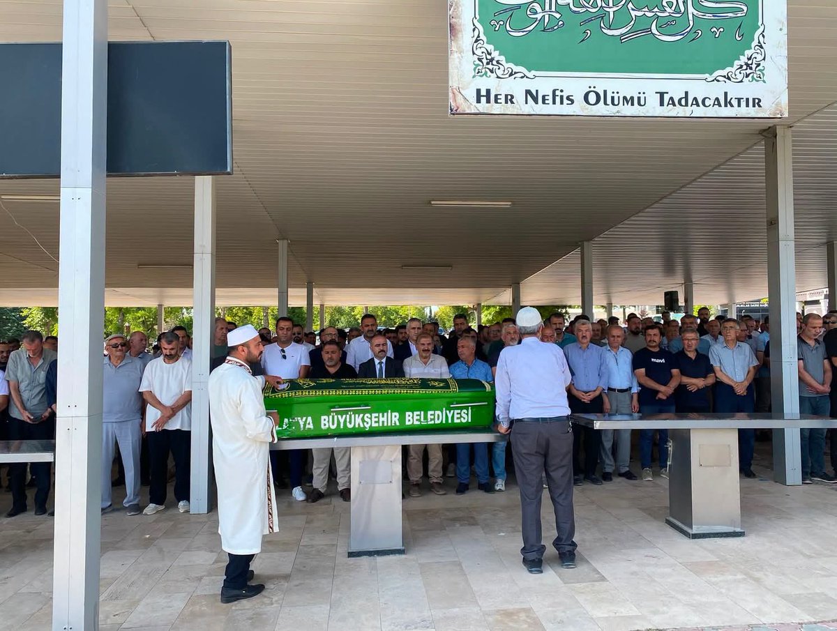 mhpmalatyail's tweet photo. MHP Malatya İl Başkanımız Sn. Turgay Şengönül, beyin Kanaması sonucu rahmetli olan değerli Ülküdaşımız Ünal Kapkın’ı son yolculuğuna uğurladılar.

Kabri nur, mekanı cennet olsun İnşaallah. https://t.co/jvVfthInwC