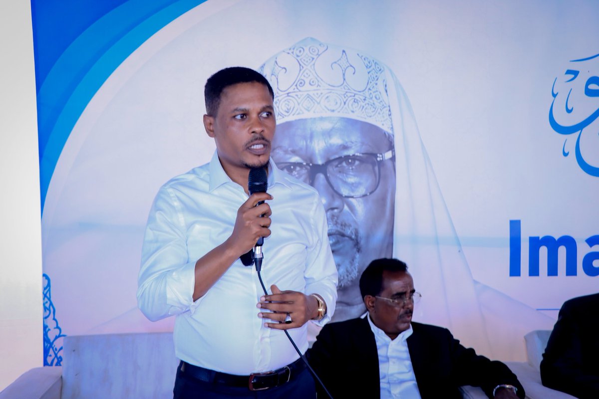MOISOMALIA's tweet photo. Minister of @MOISOMALIA, Abdifitah Qasim, today visited the condolence venue for the late Imam Mohamed Yusuf , where he also signed the book of condolences. And extended his heartfelt condolences to the late Imam's family, relatives, &amp; the entire Somali people. https://t.co/m6rupAVyuJ