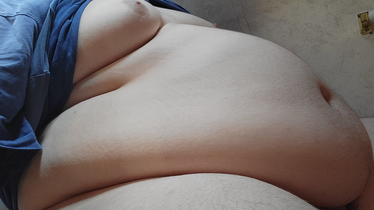 rgb_belly's tweet photo. Wide Wednesday :3

Am in the mood to be funnel fed.. https://t.co/syZJiyXIBw