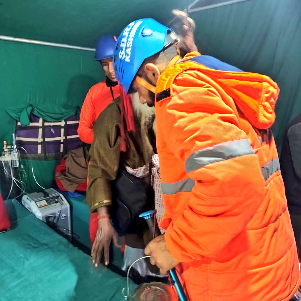 14bnssb's tweet photo. #SSB MRT, in coordination with #SDRF, swiftly rescued Laxmi Mukhiy (64), Ayodhya, at #Railpathri after he developed breathing distress. Following immediate PHT, he was safely evacuated to the State Medical Camp, Railpathri.
Answering Every Call. Protecting Every Life. https://t.co/nnWWmACMV5