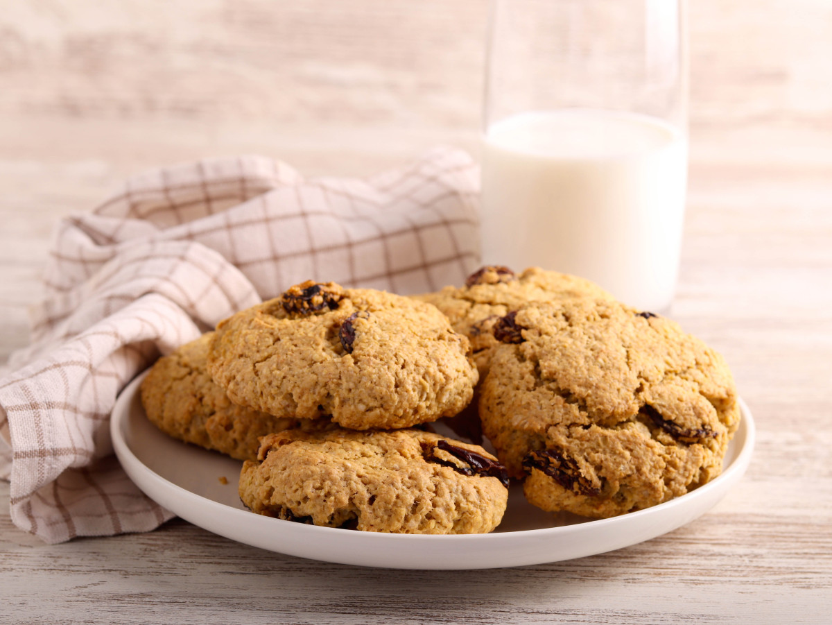 YasmineHatk81c's tweet photo. Just had the coziest Saturday baking session with warm vanilla lavender cookies straight from the oven—smell filling my whole apartment, so soft and buttery!  #BakingJoy https://t.co/7W3uZU1lZB