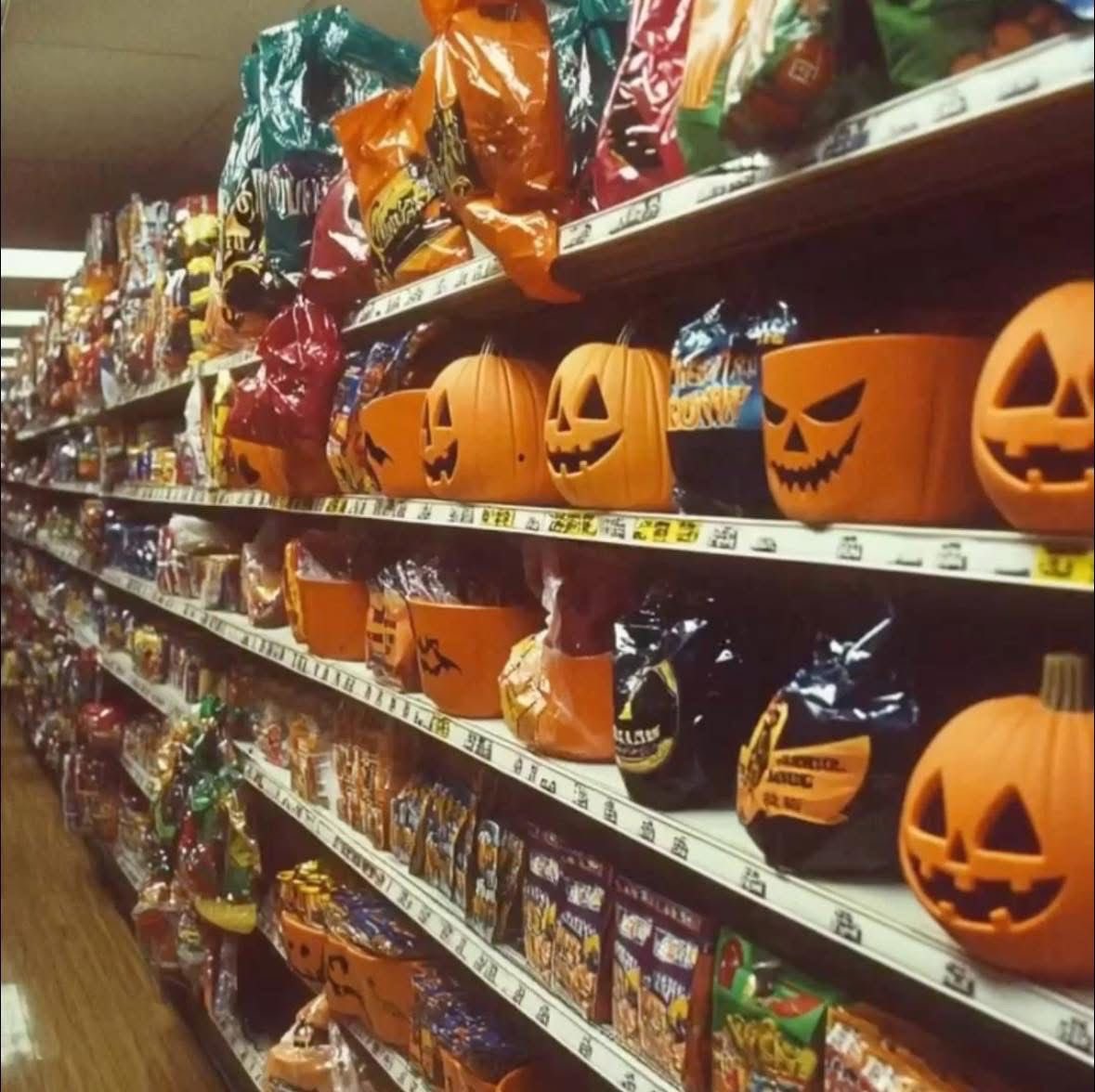 lensgluttony's tweet photo. halloween  themed  foodpoll!  𓆩^._.^𓆪

an interactive 🧵 for #edtwt ! 

♡ / ↻ very appreciated .ᐟ

#edrtwt #shedtwt #anatwt #3dtwt #ricecaketwt #foodspo #foodpoll #interactive https://t.co/GJWyyzjYeY
