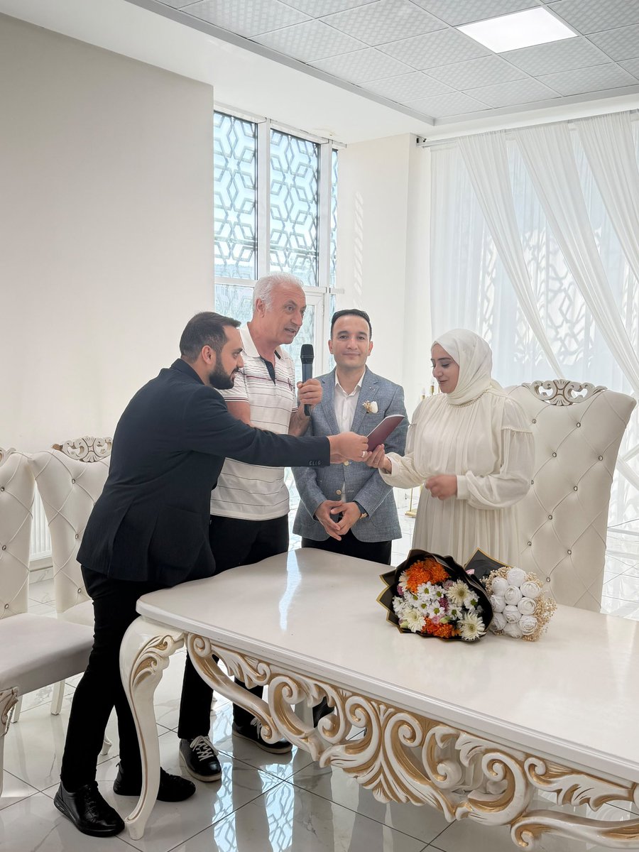 ismailkaraca121's tweet photo. Nikah akdimize katılarak bu özel günümüzü onurlandıran; önceki dönem İl Başkanımız Sn. Mehmet Hanefi Güler, Gençlik Kolları Başkanımız Enes Aslan, değerli Erkan abim  ve  kıymetli arkadaşım Kenan  S. Yüce’ye en kalbi duygularımla teşekkür ederim. Elhamdülillah. 🤲 https://t.co/sloQxuZJSd