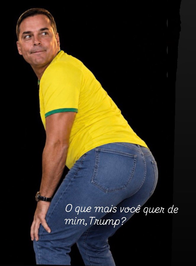 RodrigoMacFre's tweet photo. @CamargoDireita Quem está do lado do rachinha que oferece o toba para o laranjão? https://t.co/AV1TI8I86T
