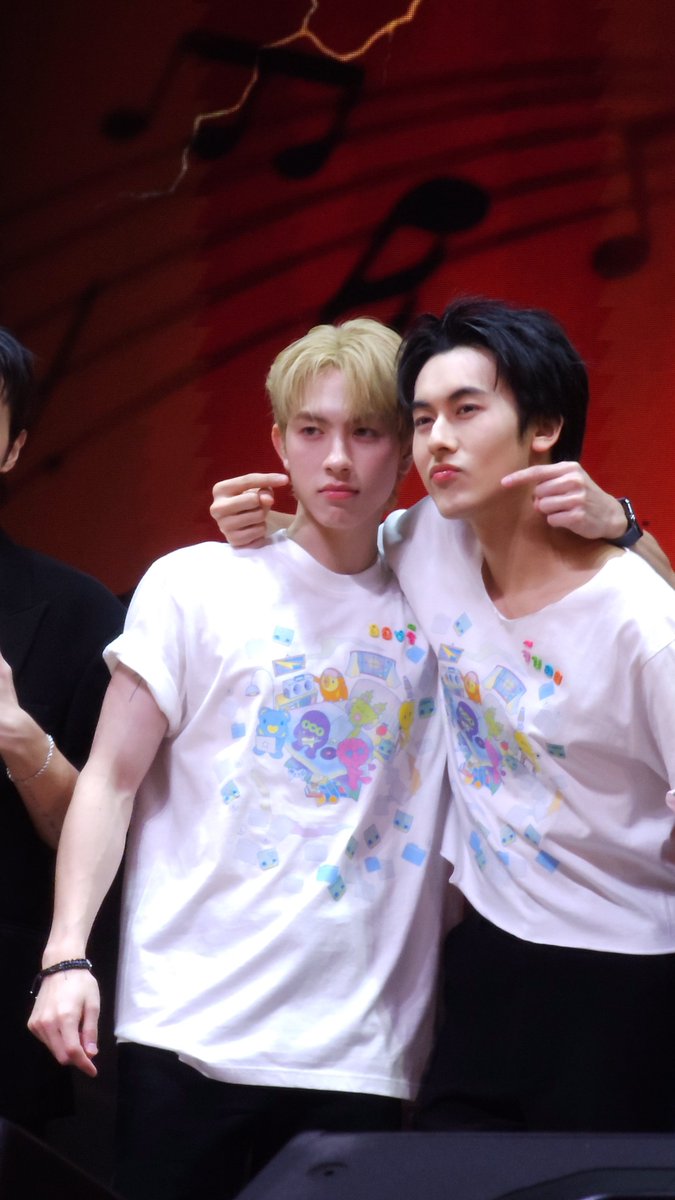 kimtenlee's tweet photo. ฟิน https://t.co/EePQ5ED359