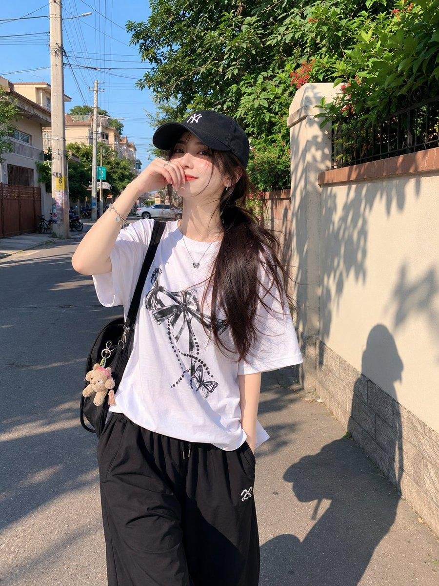 Japanese Girl Neighborhood Snapshot