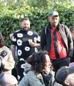 BanqueroIBEX35's tweet photo. @DanielG06251142 @nosouelbarri @diariARA Vallcarca en una foto😂😂😂 
Es riuen en vosaltres Aran... cervecita en mano https://t.co/BHePaPv84F