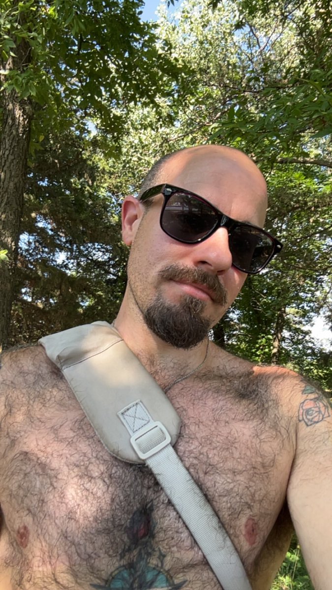 deanFTM's tweet photo. Wear sunscreen pls #ftm https://t.co/xvyRCNN6mh