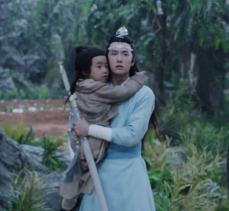 ElizabethSwwann's tweet photo. From tiny arms wrapped around Hanguang-jun’s neck to standing proudly by his side. I’ll never be over them. https://t.co/9A9tnHpumh