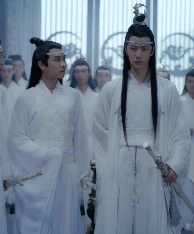 ElizabethSwwann's tweet photo. From tiny arms wrapped around Hanguang-jun’s neck to standing proudly by his side. I’ll never be over them. https://t.co/9A9tnHpumh