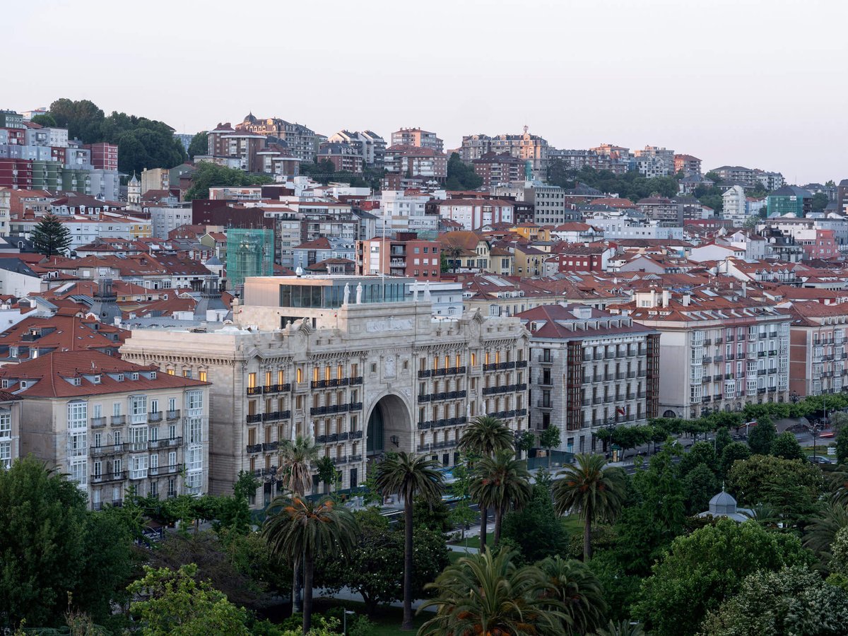 archpaper's tweet photo. A museum building by David Chipperfield Architects (DCA) is nearing completion in Santander, Spain.  The museum is located in the former headquarters of Santander Bank, the historic Pereda Building, which dates back to the 19th century.
https://t.co/7dmo18ASyp https://t.co/b8MIwoLF10