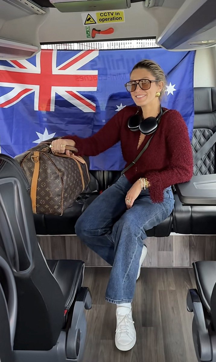 eschalley's tweet photo. 🇦🇺 Avrupa’ya Eurovision sezonunda gelen Delta Goodrem, ülkesi Avustralya’ya dönüyor. https://t.co/EpwKv7Y3J3