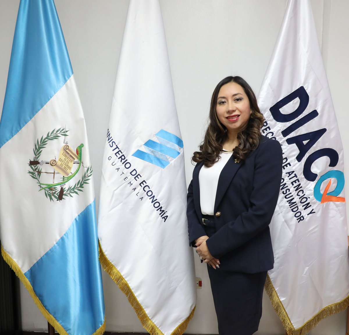 PublinewsGT's tweet photo. 🔔Renuncia la directora de la Diaco por motivos personales
Las autoridades no han revelado qué persona suistituirá en el cargo a Leslie Tzicap.
#PublinewsGT #Diaco #Mineco
Mira acá⬇️
https://t.co/FK0GlfBKc6 https://t.co/G1h7EzWfPK