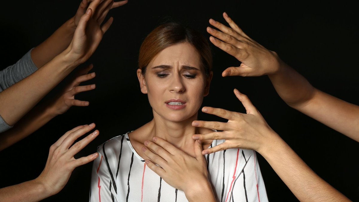 empleate's tweet photo. ¿Sientes ansiedad en la oficina tras los sismos en el país? Cuidar tu salud mental es prioridad. En nuestro #BlogEmpleate te enseñamos pausas activas sencillas para hacer en tu escritorio, liberar tensión y recuperar el enfoque. Ingresa aquí: https://t.co/zKnkTF1y5V https://t.co/XlE21NM9U3