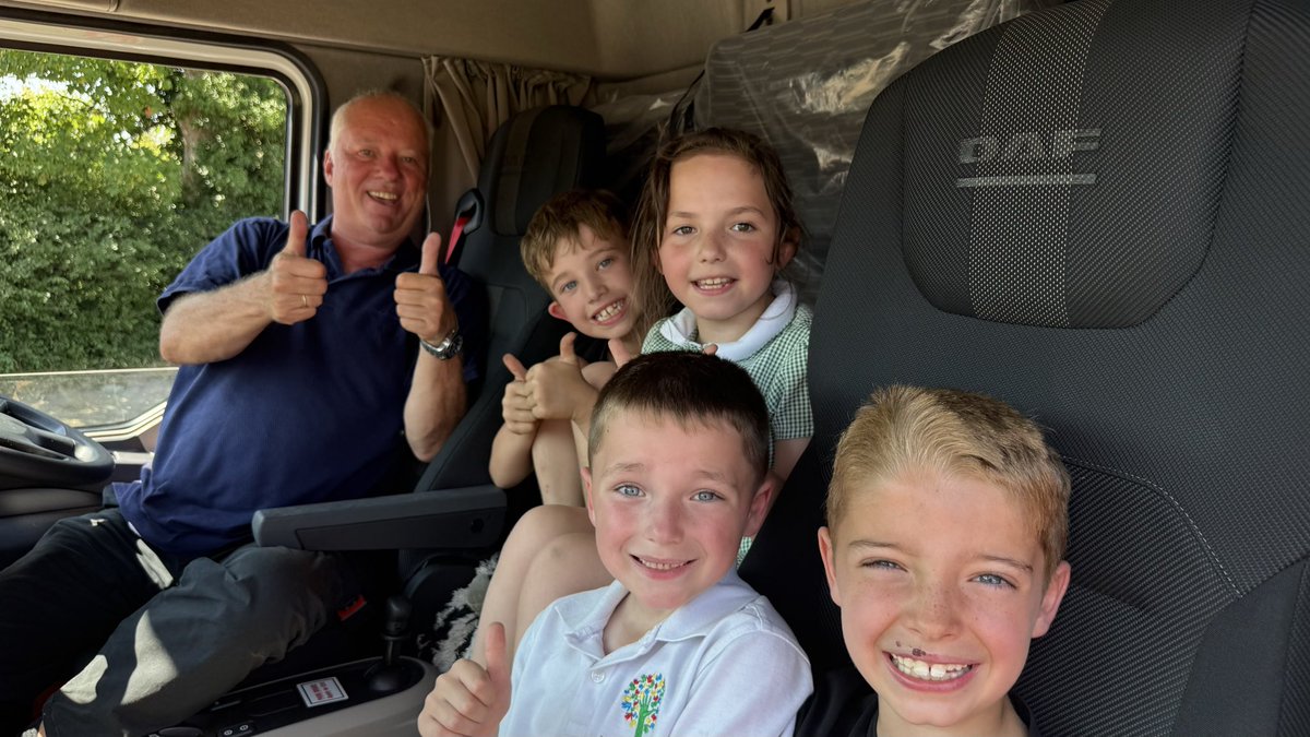 HinckleyParks's tweet photo. A big thank you to @cevalogistics for visiting Year 3 and teaching us all about being safe around trucks. We really enjoyed our workshops! https://t.co/ru77R062Fg