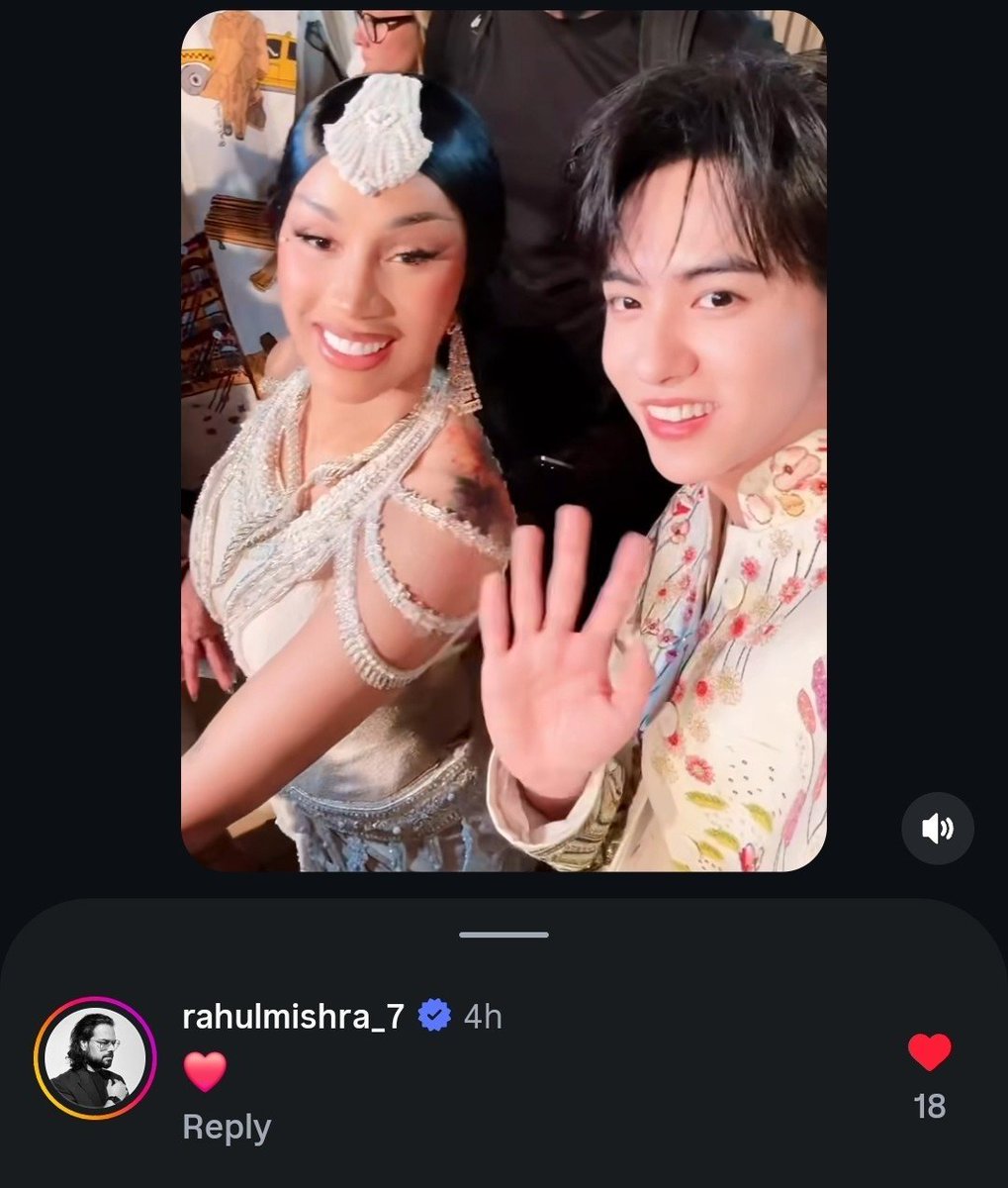 Nevertheless289's tweet photo. Mr. Rahul : ❤️
เจ้าของแบรนด์รับทราบถึงความเป็นแฟนบอยของน้องเรียบร้อยแล้ว😂

https://t.co/SrOOERJe5v

#LiuXuanChengxRahulMishra
#LiuXuanCheng
#RahulMishra https://t.co/7M3beqTR1I