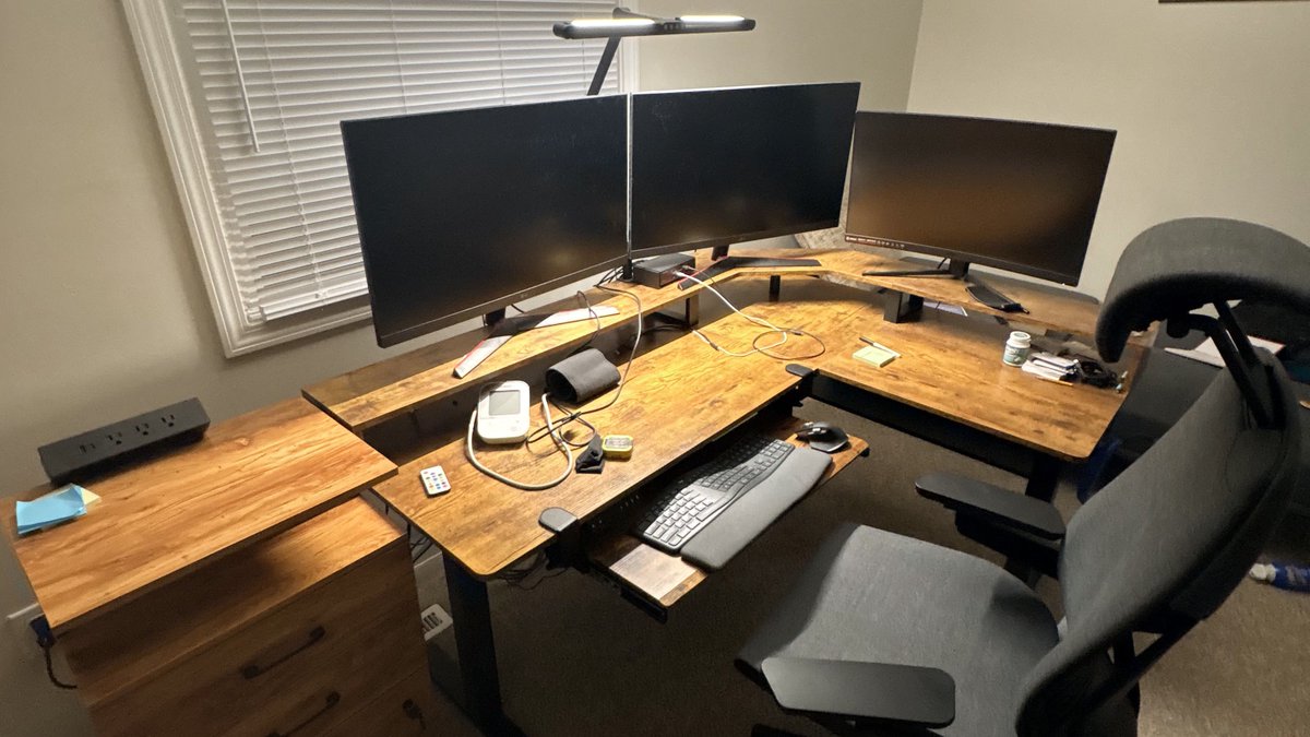ILRReview's tweet photo. New in ILR Review: @ColinMang @McMasterU &amp; Amar Anwar @cbuniversity finds working from home #WFH has a modest positive effect on employee productivity. Meta-analysis: 82 studies/3,574 estimates. Effects vary by #hybrid #remote #workstatus &amp; #region. https://t.co/A2ZEarStVB https://t.co/w2npZufBOH