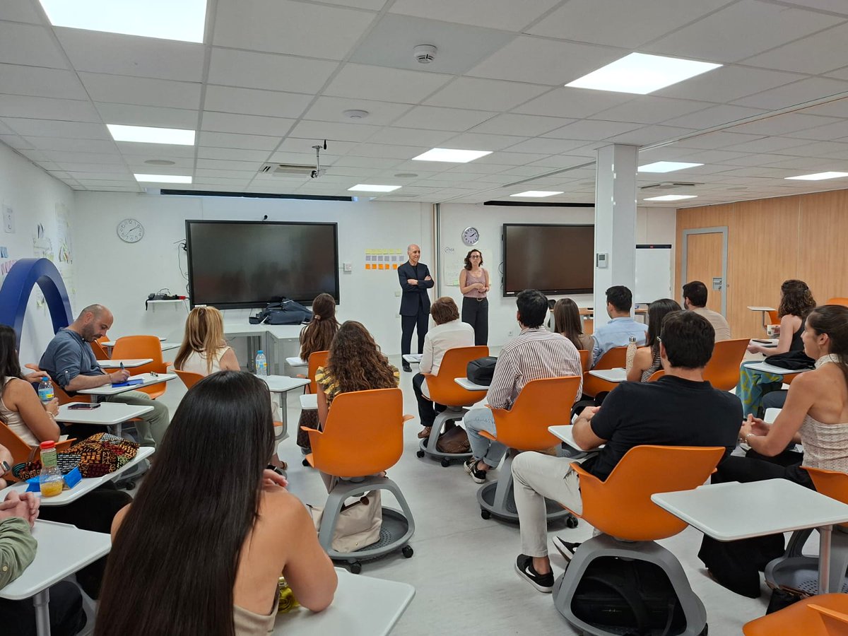 INSST_MITES_GOB's tweet photo. 🎓 Hoy ha finalizado el curso selectivo de las últimas #OposicionesINSST.
Lo clausuró la directora del #INSST, Aitana Garí Pérez, junto al secretario general, José Miguel de Domingo Casado.
¡Enhorabuena!
¿Quieres trabajar con nosotros? 👉 https://t.co/DT6kP9lCi4 https://t.co/CYcbMiPY4S