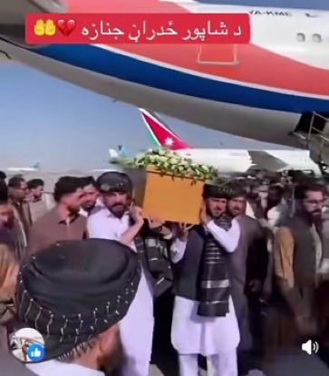 HalimaPaktiani's tweet photo. تابوت یې د پکتیا له لمنځو جوړ کړئ
چنار ونه یې کټ کې نه ځایږي😥 https://t.co/xJjPeEht01