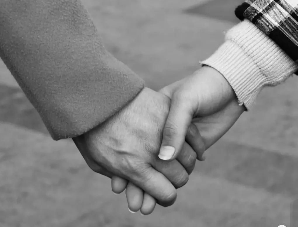 AndreasHuwig's tweet photo. Missing my person across time zones—every small moment hits different when we can’t hug right now. https://t.co/5FJXWECpTH