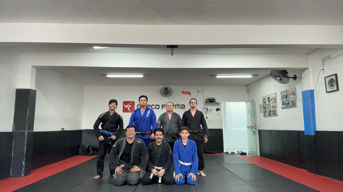 Fernand42124794's tweet photo. Treino dessa quarta-feira aqui na equipe MKT, oss!!! #djnandoazevedo #djblackbelt #jiujitsu #bjj #jiujitsubrasileiro https://t.co/dVUgZ4zDD3