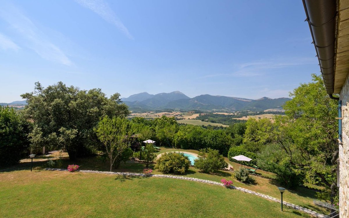 italianhouses's tweet photo. 🏡🌿Spectacular farmhouse near #Acqualagna
🏊Panoramic pool
🌲Treehouse retreat
🌳2.5ha of land
💶€840,000
❓Poolside views or treehouse escapes?
https://t.co/N6F7Lrch4T
#PropertyItaly #Marche #PesaroUrbino #Cagli https://t.co/08y46YkToE