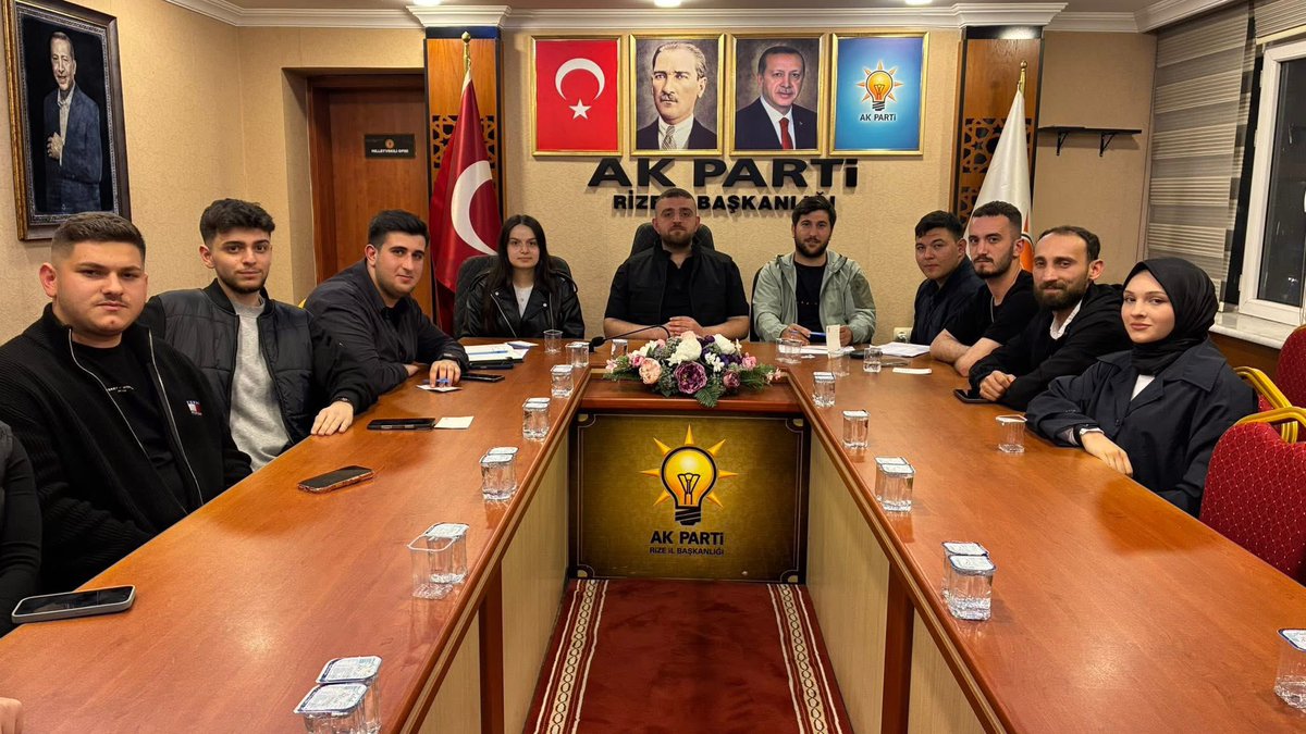 Akgenclikrize's tweet photo. Haftalık olağan yönetim kurulu toplantımızı İl Gençlik Kolları Başkan Vekilimiz Okan Kuk Başkanlığında gerçekleştirdik. https://t.co/0rnqsn9tIU