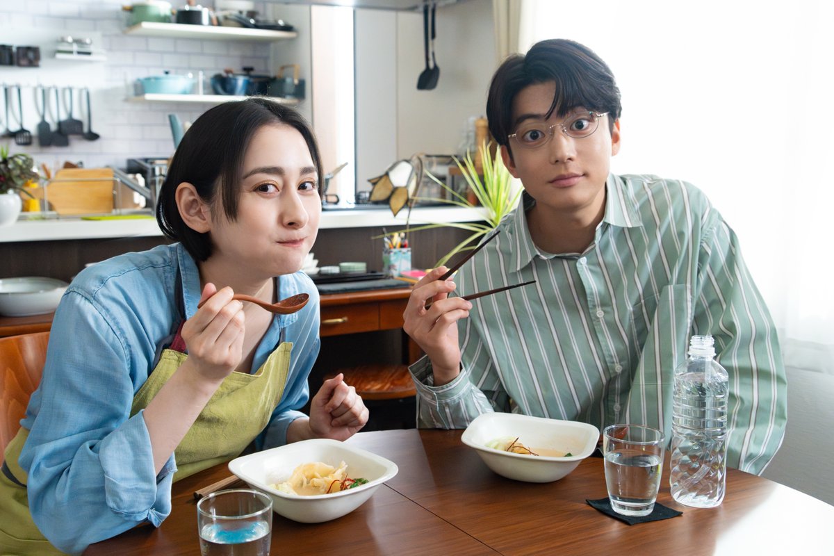 taberudake_tx's tweet photo. 🍽️ ✧ 𝐨𝐟𝐟 𝐬𝐡𝐨𝐭 ✧ 🥀

餃子のスープを食べてご満悦のおふたり😋🥟

U-NEXT＆TVerにて配信中.ᐟ📺
ドラマ『#一緒にごはんをたべるだけ』
きょう深夜𝟐𝟒:𝟎𝟎〜放送.ᐟ
#早見あかり #伊藤健太郎

☑︎U-NEXTにて見放題独占配信中.ᐟ
☑︎TVerで無料見逃し配信中.ᐟ
▶︎▶︎https://t.co/bOwdezvwOa
▶︎▶︎https://t.co/Z6inkgdNVs