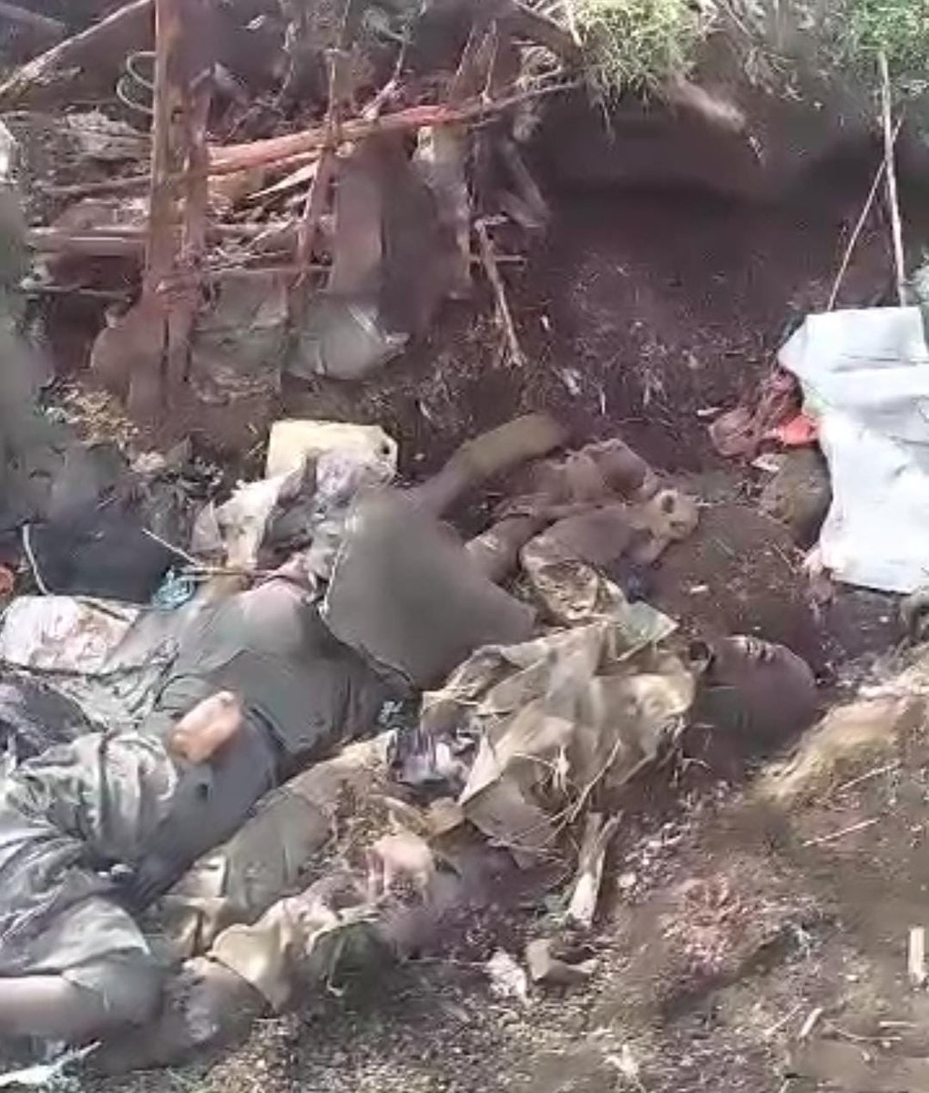 CitizenAfrika's tweet photo. #Burundi #Rwanda #RDC 🚨🚨🚨

🚨UPDATE🚨

🛑Premières images de l’embuscade qu’a subit hier l’armée burundaise du @CnddFdd dans Fizi.

‼️Le seul responsable c’est NDAYISHIMIYE‼️ https://t.co/aCJgOiCHkJ