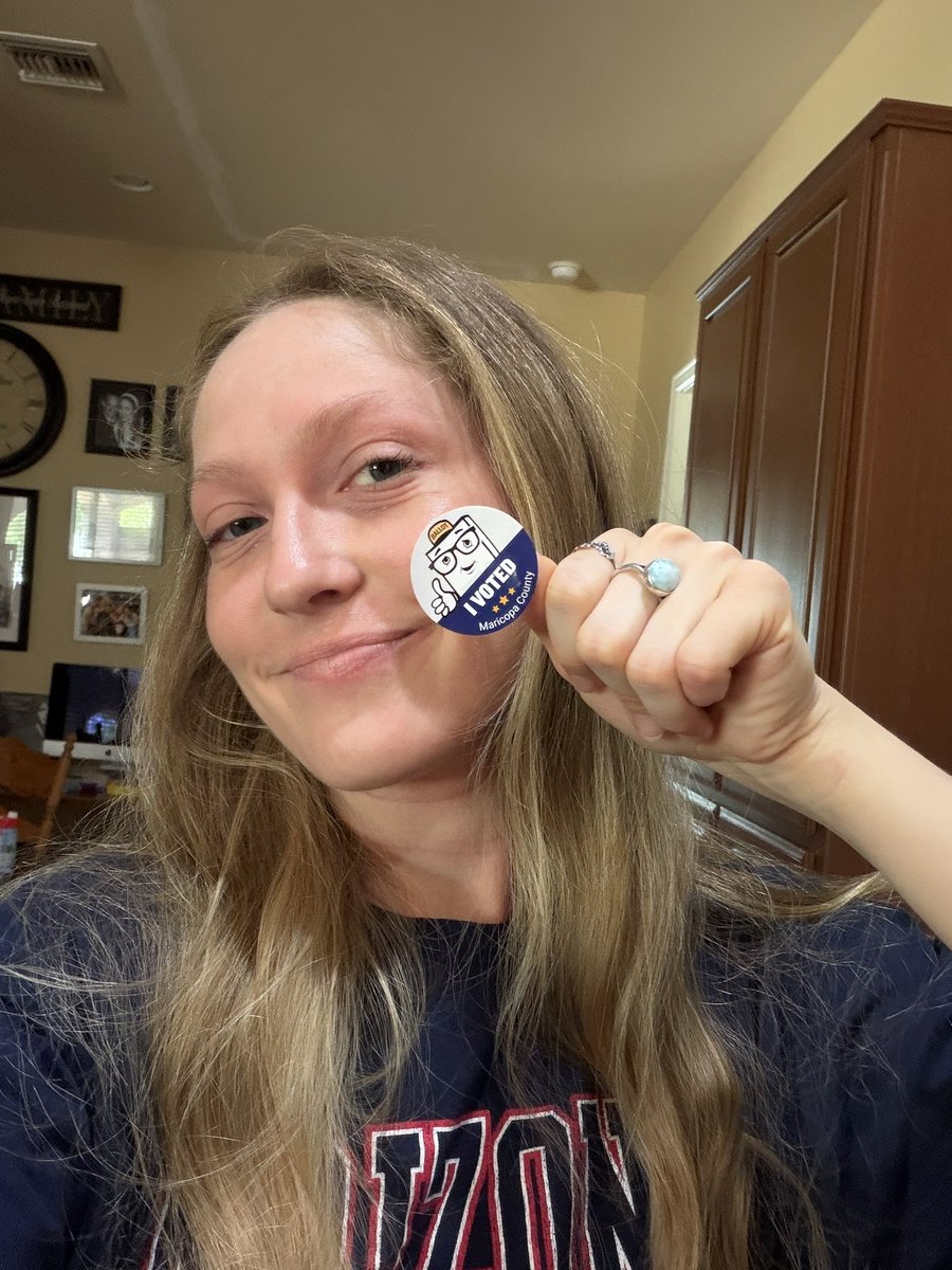 MylieBiggs's tweet photo. Casting my vote this cycle for my dad as Governor of Arizona. Cool and fun! 🤠

Arizona has the opportunity to elect someone prepared, experienced, faithful, dedicated, smart, and kinda funny. 🦅

How lucky!
Vote Biggs!!🇺🇸
@andybiggs4az https://t.co/YrlJpA2Y7i