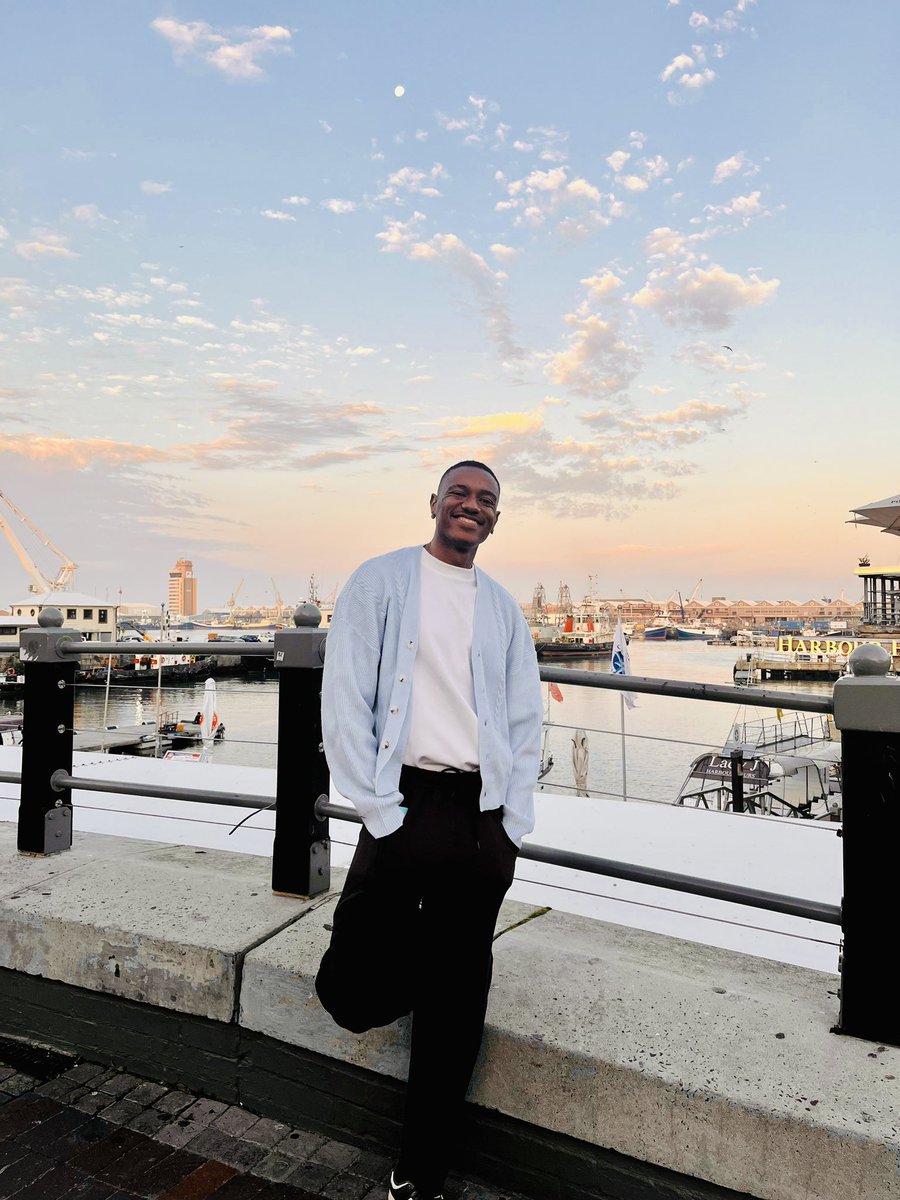 _talllegend's tweet photo. Golden hour at the best harbour city never misses ☀️
#goldenhour #harbourvibes #coastalliving #sunsetchaser #mensstyle https://t.co/HL5GTSRX5t