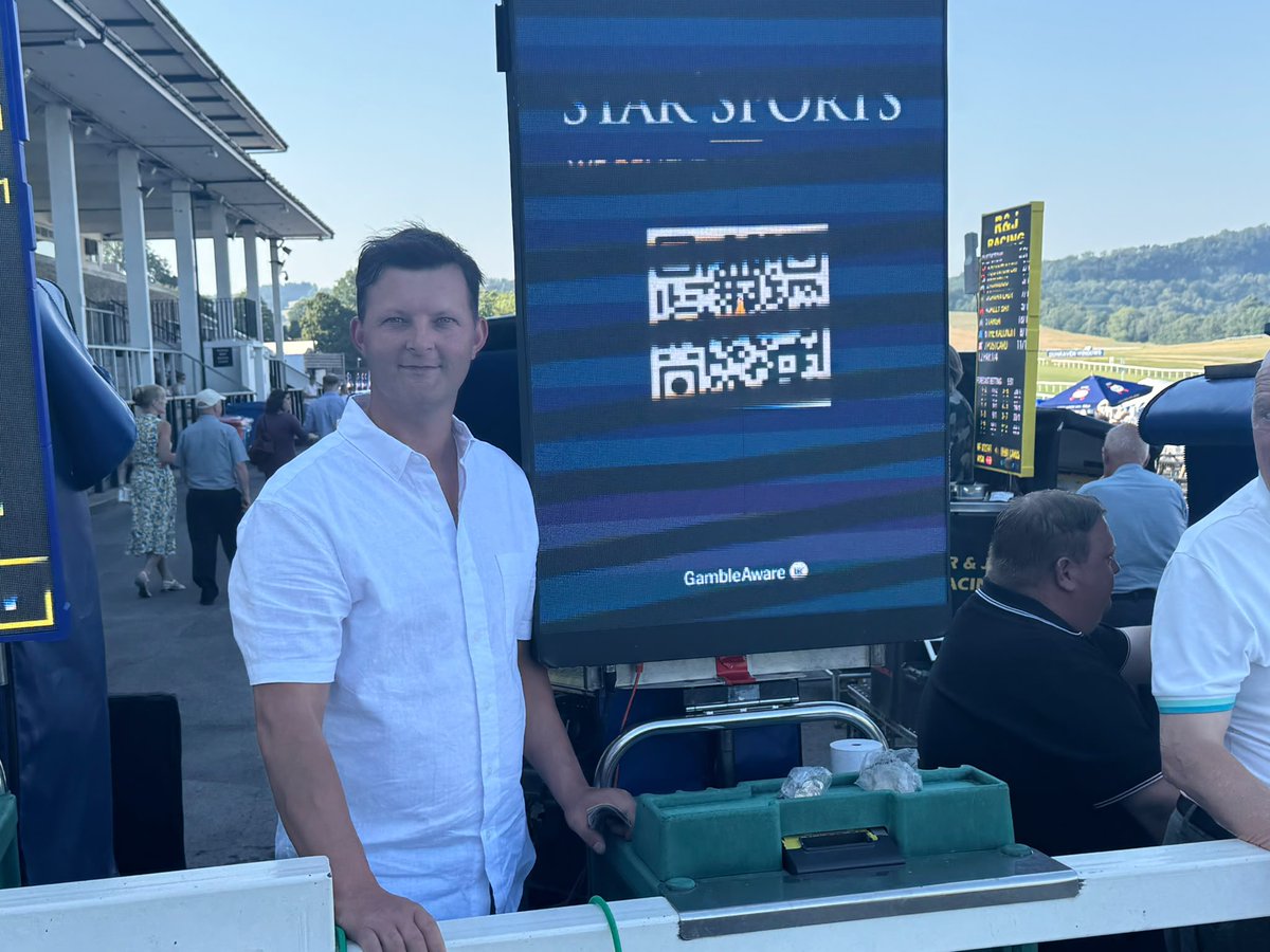 StarSports_Bet's tweet photo. @kemptonparkrace @BenStarSports @KaanHughes 🏴󠁧󠁢󠁷󠁬󠁳󠁿 ‘Lofty’ (@MartinChapman12), Clare, Russ &amp; Alex are all in action for a glorious evening ahead at @Chepstow_Racing!

Pop by and say hello if you’re on course, with away tracks &amp; sports bets accepted!

18+ | GambleAware https://t.co/IhYbzOhQtP