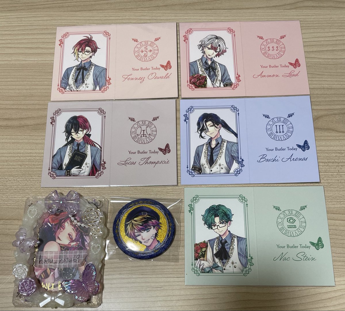 hatu_hatu69's tweet photo. 【交換】
あくねこ 悪魔執事と黒い猫 Royal Rose Tea Partyグリッター缶バ 缶バッジ A 特典 リザーブスタンド風カード 

譲▶︎ロノ フェネス ボスキ アモン ルカス ナック
求▶︎ラムリ

⚠︎︎初回プロカ必読⚠︎︎
郵送のみ📮
検索からでもお気軽にお声掛け下さい🙇‍♀️ https://t.co/gJKy4ENBLd