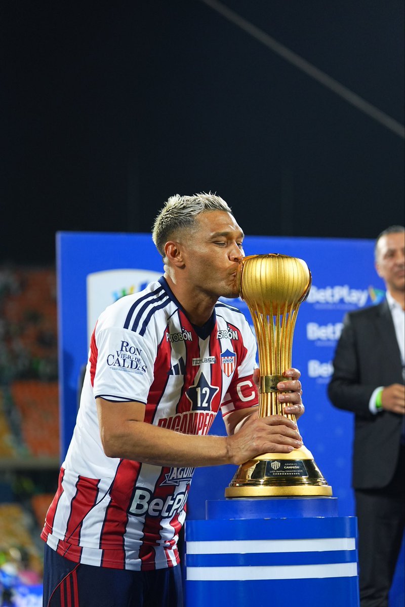 Thowas_'s tweet photo. la decepción colombia hizo otro papelon? ah bueno, menos mal soy de junior y soy el actual bicampeon de Colombia

Que sufran otros 🤍♥️🦈 https://t.co/lLoILvOBEO